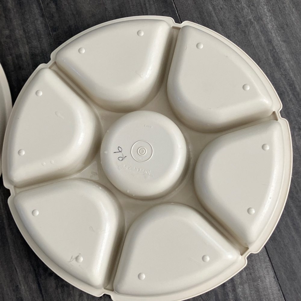 SHIPS FREE! Tupperware Divided Relish Tray - Picture 5 of 7